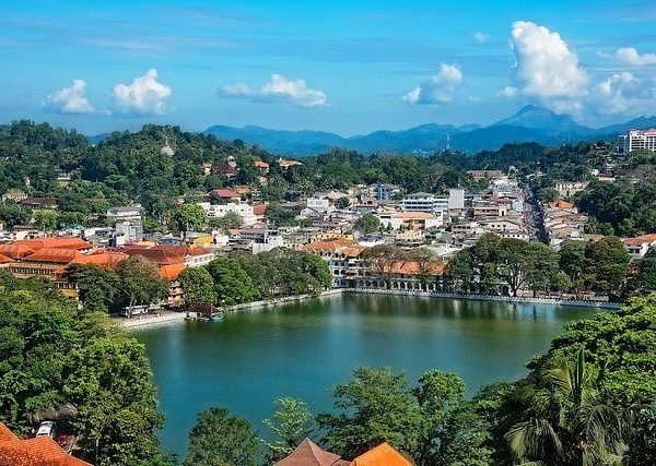 kandy suralankatours